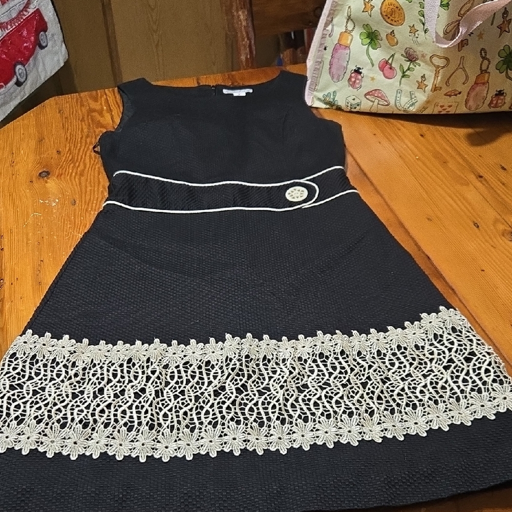 Alexandra Bartlett Black and Cream Sz 8  Dress
